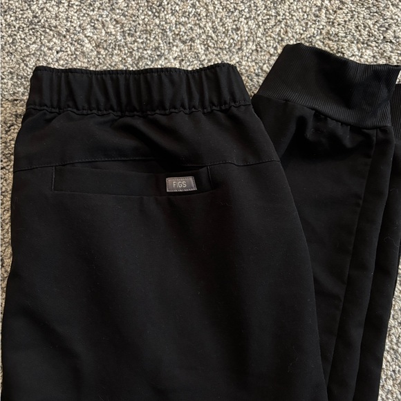 Figs Men Scrub Set - Picture 7 of 7